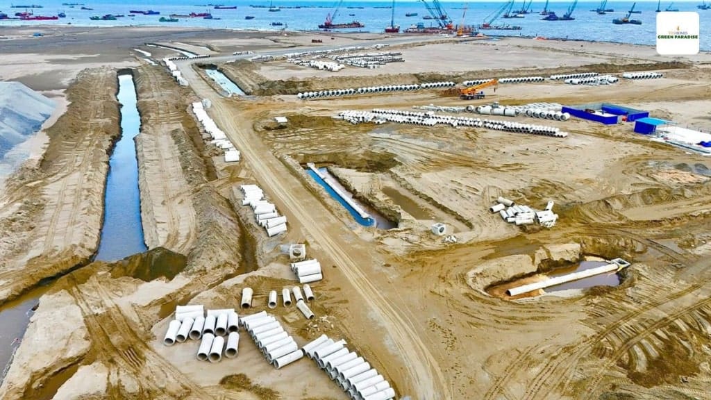 Tiến độ tháng 9/2025 dự án Vinhomes Cần Giờ - Siêu dự án lấn biển đang thay đổi diện mạo Nam Sài Gòn 2 Công tác san lấp mặt bằng và thi công hạ tầng kỹ thuật hoạt động liên tục, đẩy nhanh tiến độ hoàn thiện phân khu A